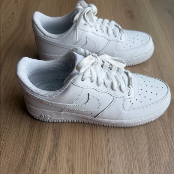 Women Size 8 White Air Force 1s Sneakers - Picture 13 of 16